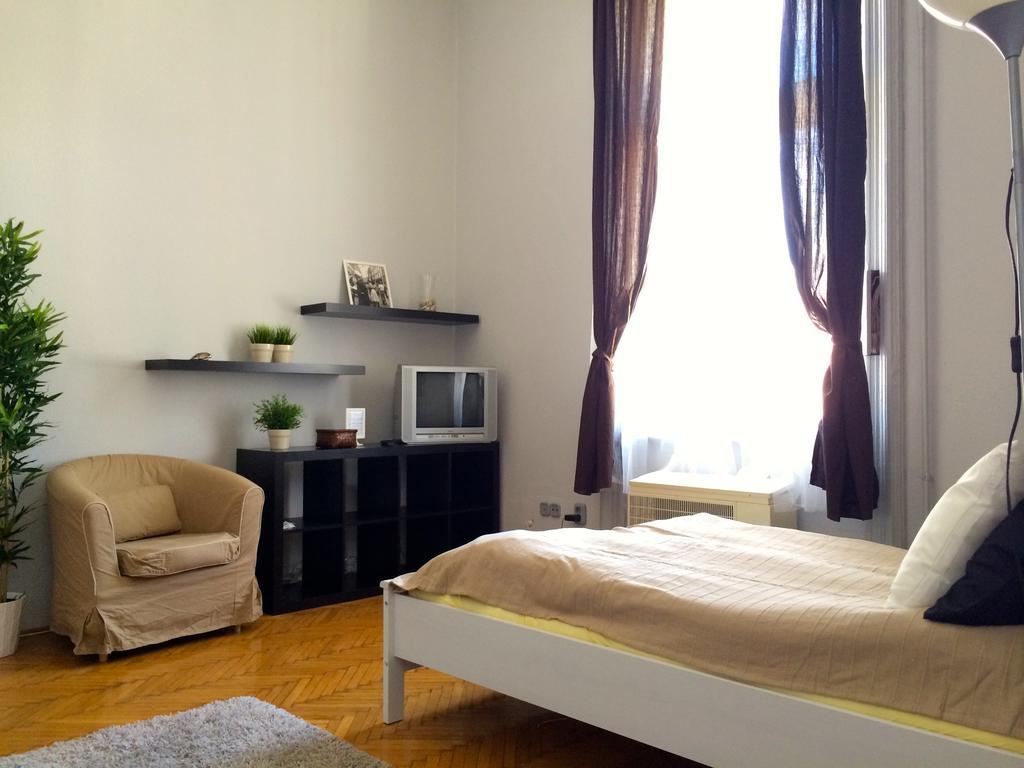 בודפשט Budget Apartment By Hi5 - Oktober 6 Str 4 מראה חיצוני תמונה