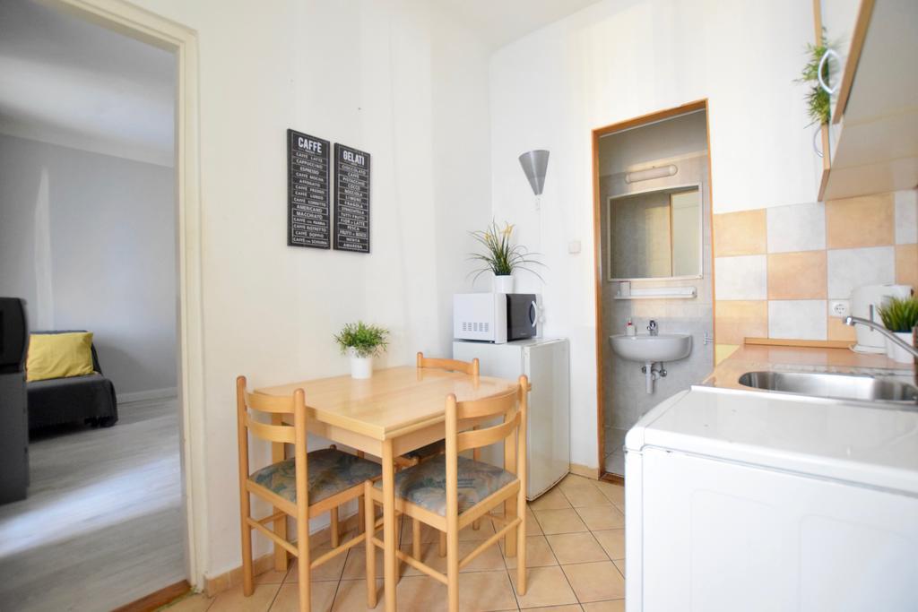 בודפשט Budget Apartment By Hi5 - Oktober 6 Str 4 מראה חיצוני תמונה